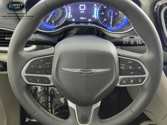 Used 2024 Chrysler Pacifica Touring-L FWD image 25