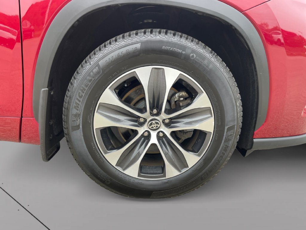 Used 2021 Toyota Highlander XLE AWD/4WD image 9