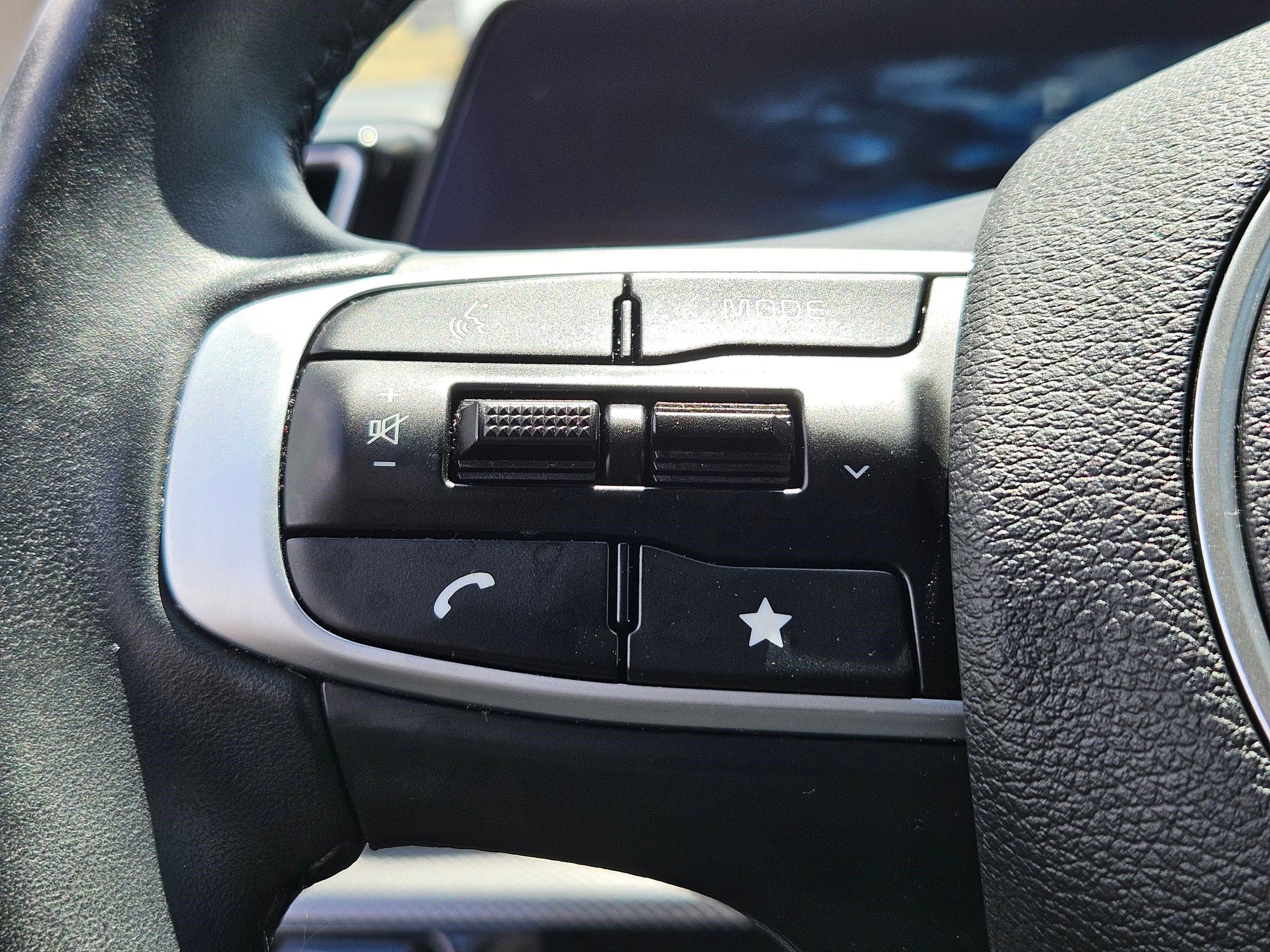 Used 2025 Kia Sportage SX FWD image 19