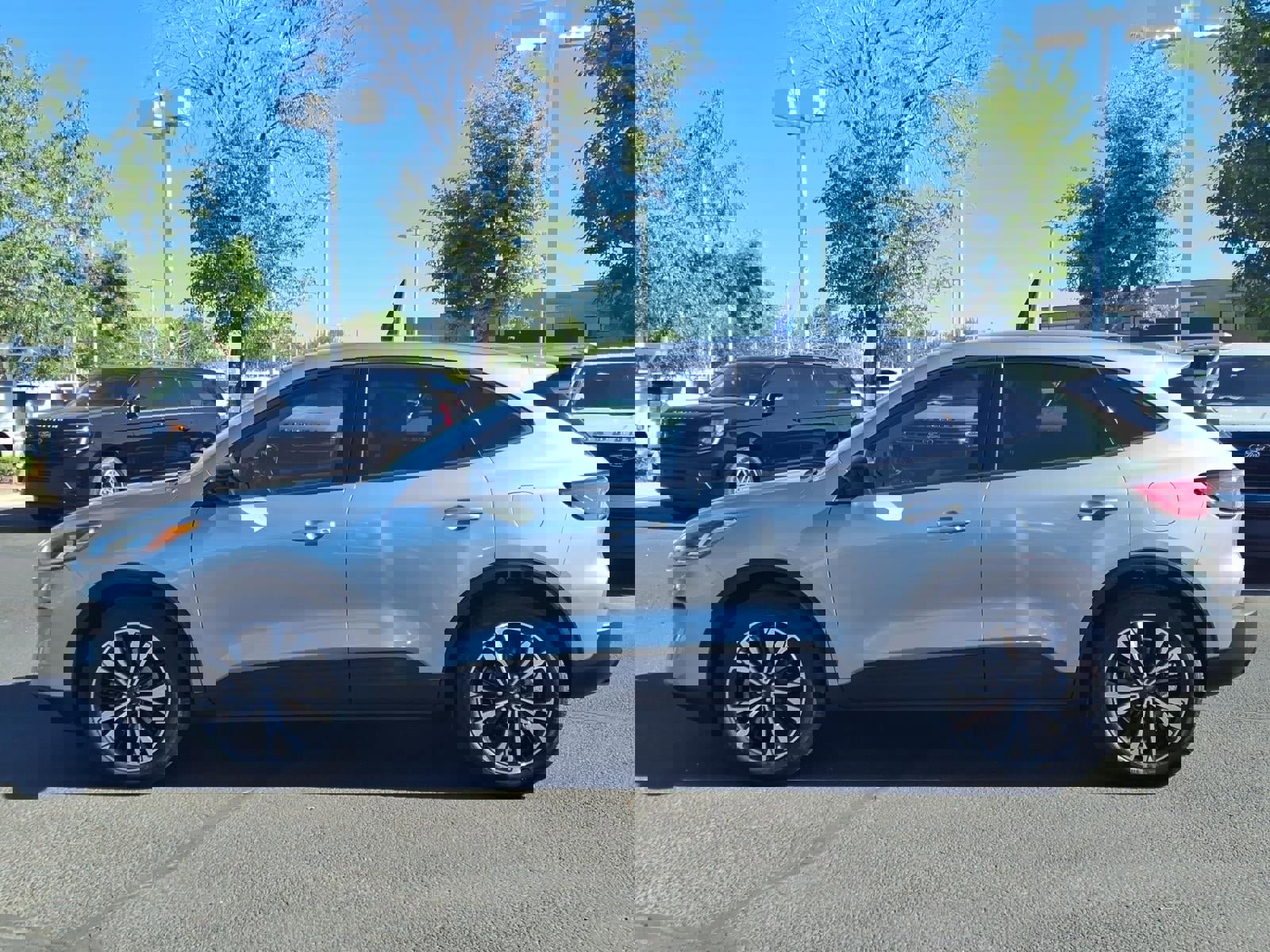 Certified 2022 Ford Escape SE w/ SE Sport Appearance Package image 2