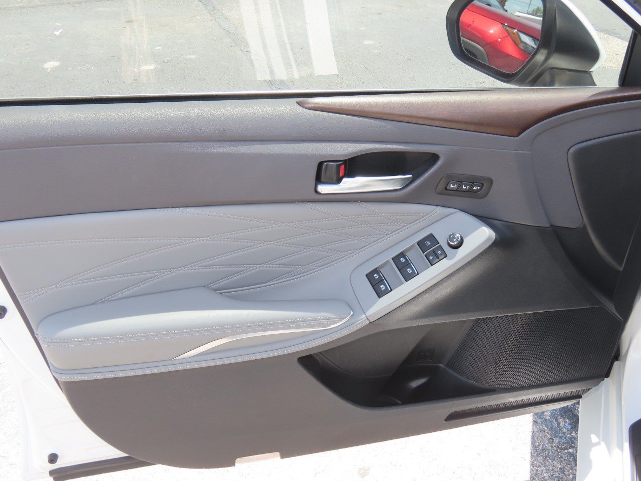 Used 2022 Toyota Avalon Limited w/ Advanced Safety Package FWD image 22