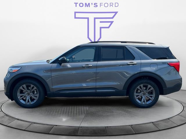 Certified 2022 Ford Explorer XLT w/ Equipment Group 202A AWD/4WD image 2