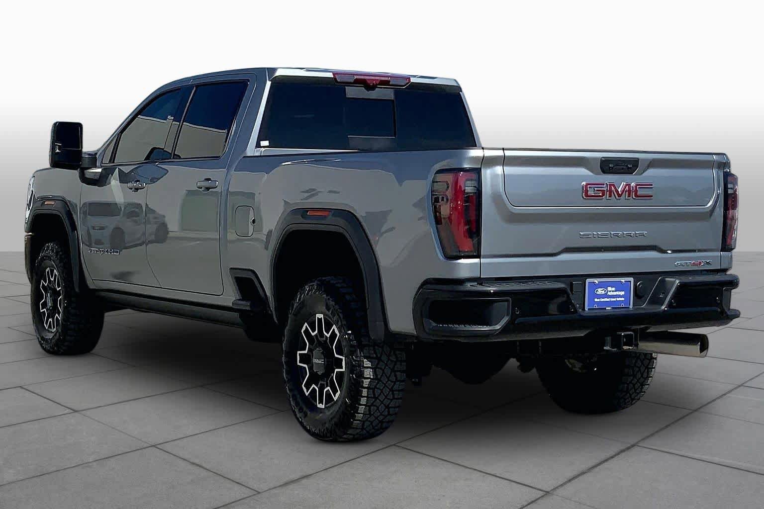 Used 2025 GMC Sierra 2500 AT4X AWD/4WD image 12