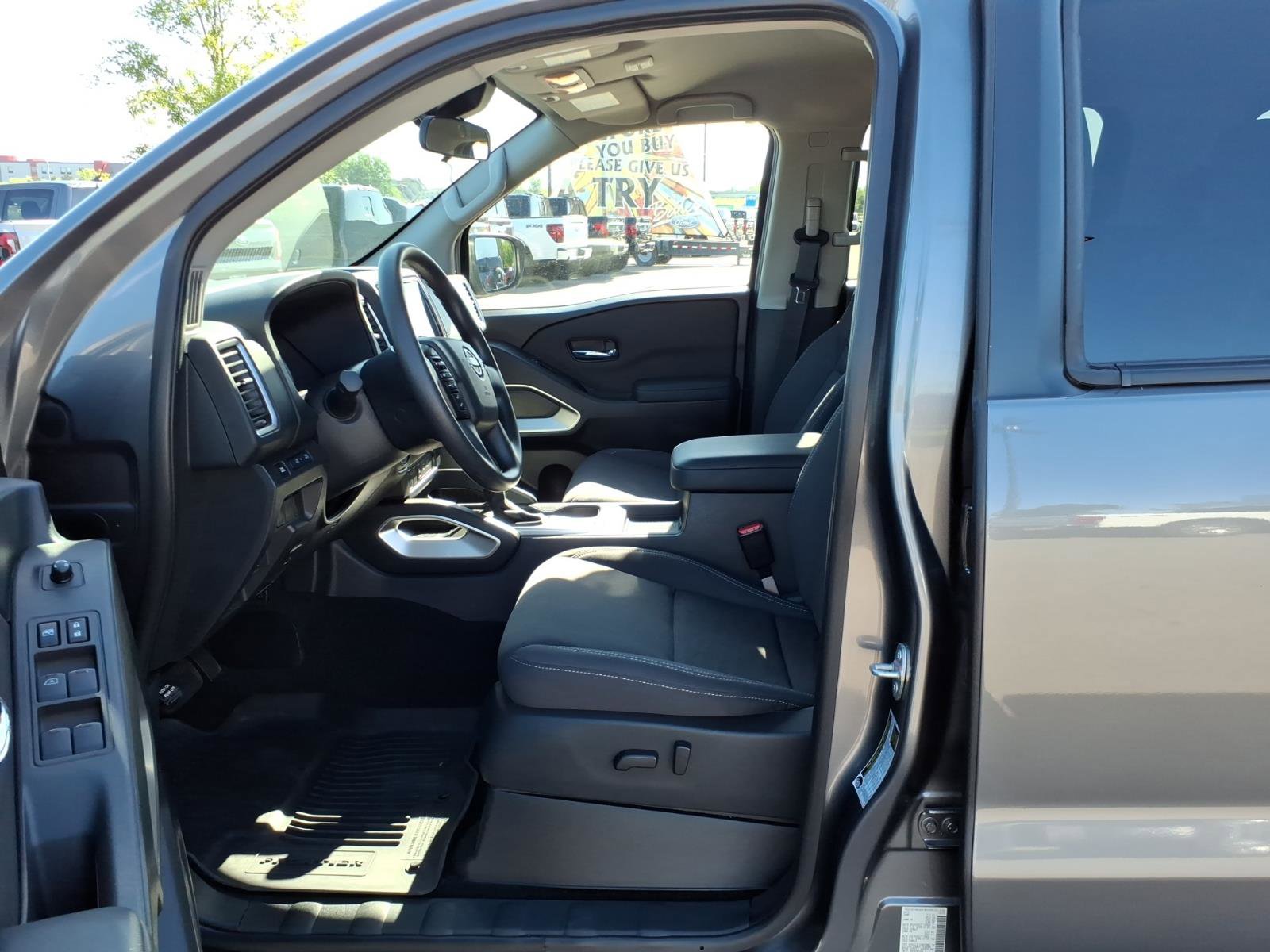 Used 2022 Nissan Frontier SV w/ Technology Package AWD/4WD image 12