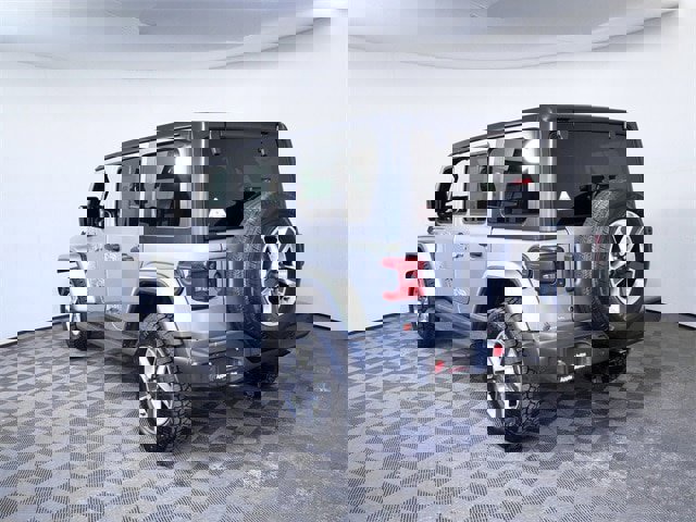 Used 2018 Jeep Wrangler Unlimited Sahara image 2