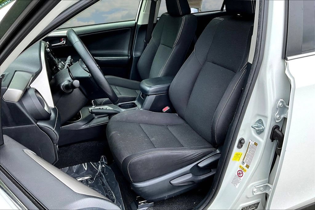 Used 2018 Toyota RAV4 XLE FWD image 23