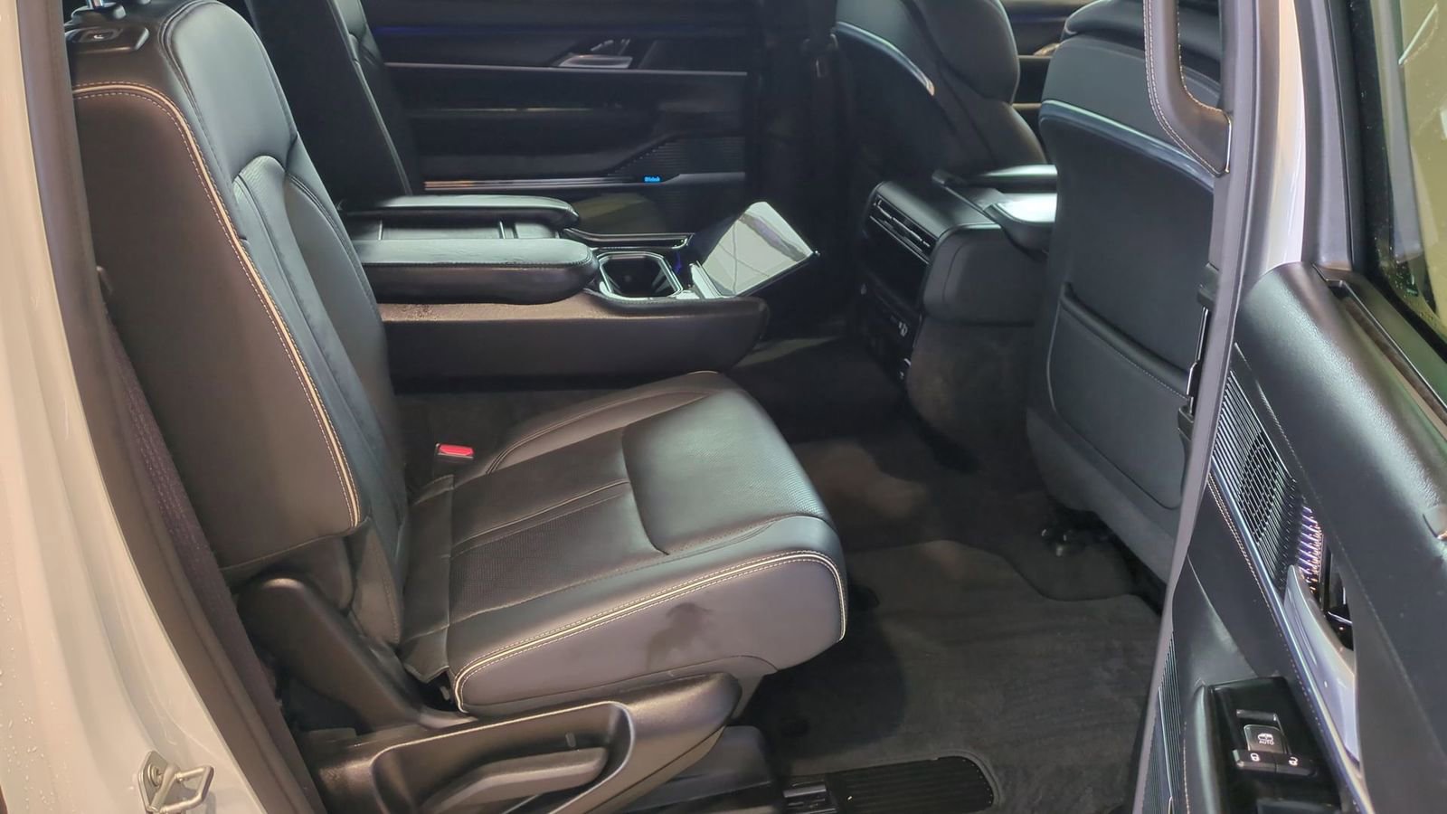 Used 2024 Jeep Grand Wagoneer Series II w/ Quick Order Packagew 28T image 22