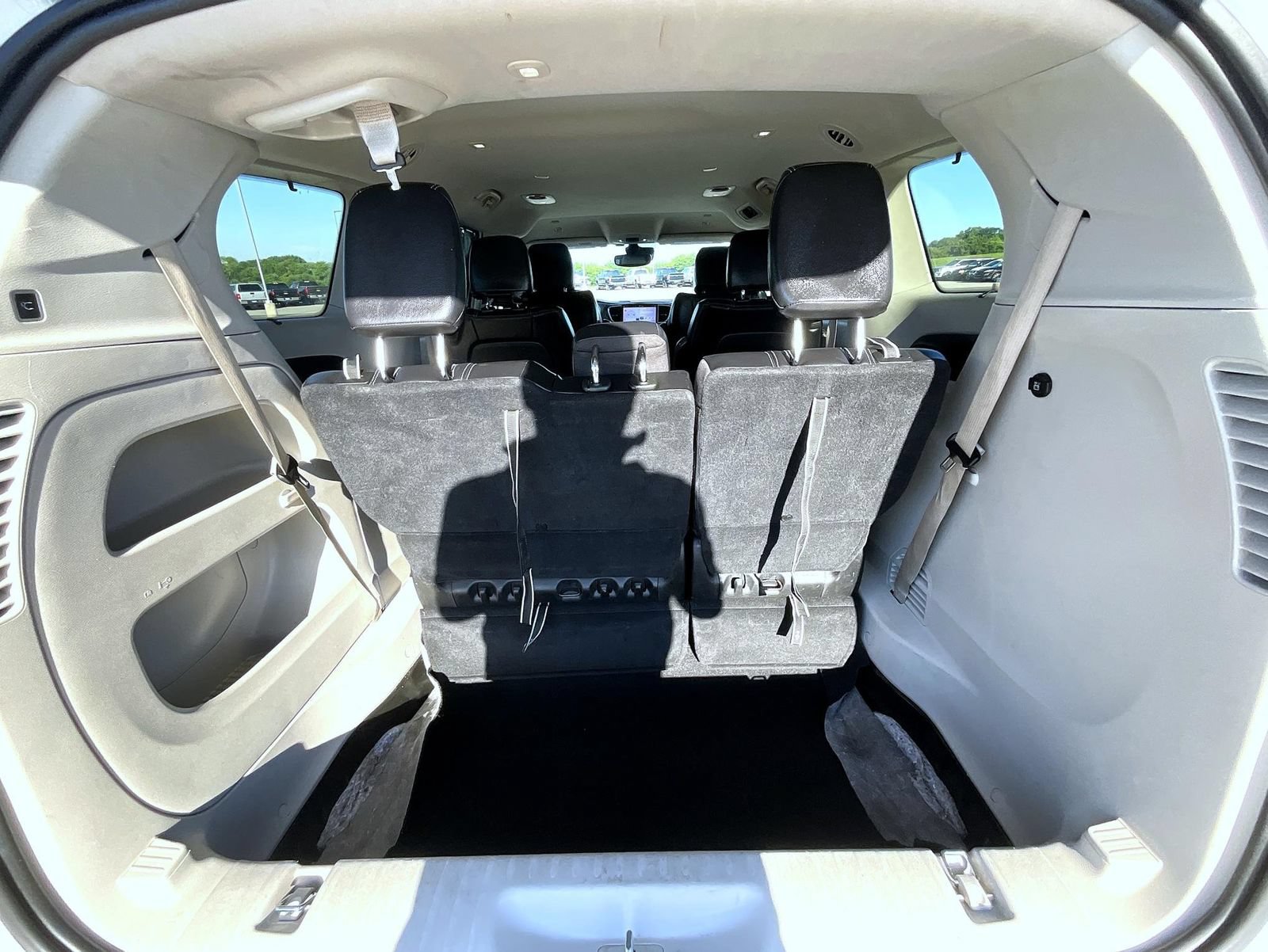 Used 2022 Chrysler Pacifica Touring-L FWD image 23