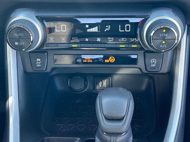 Used 2025 Toyota RAV4 XLE FWD image 15