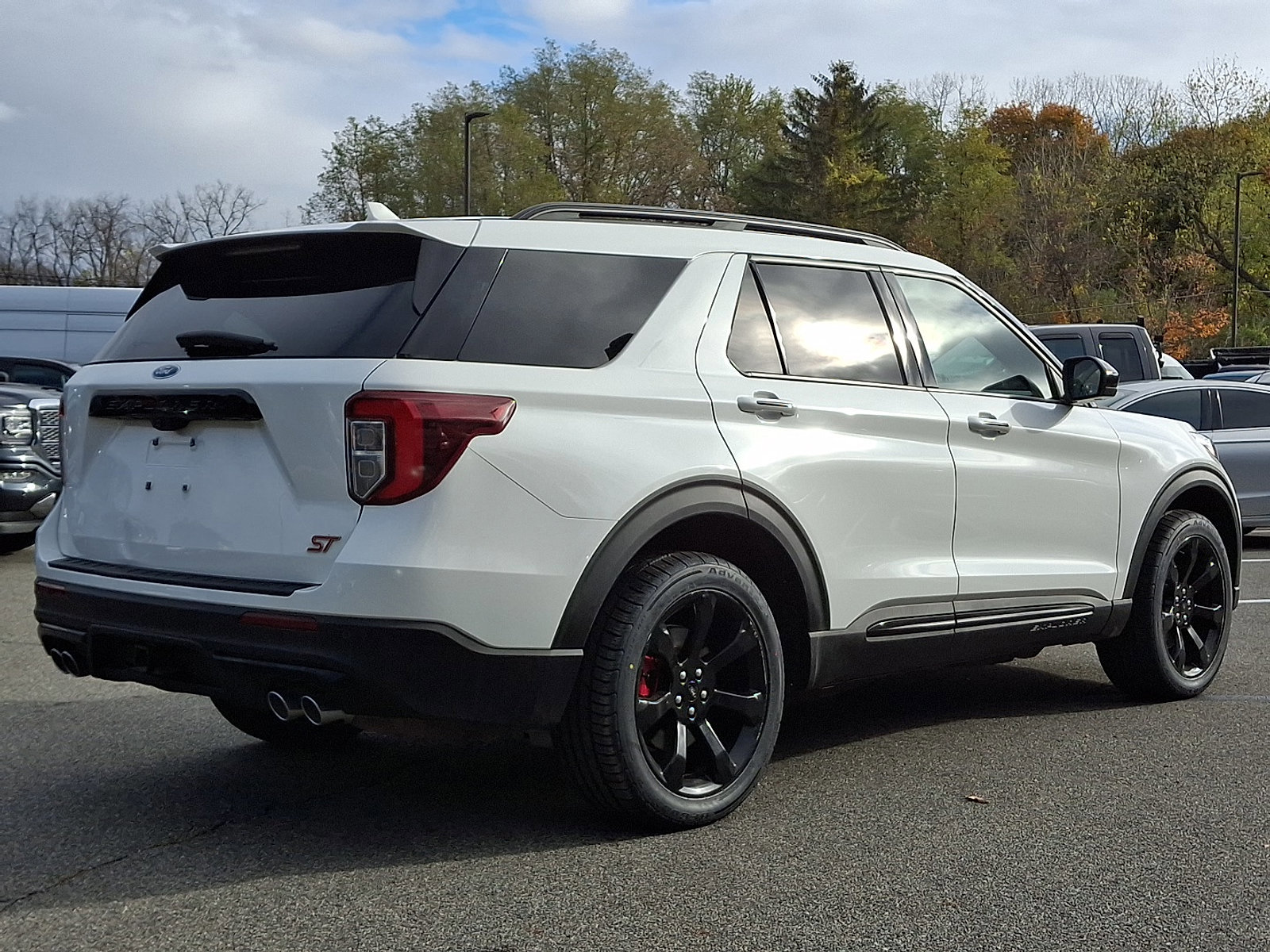 Certified 2023 Ford Explorer ST w/ ST Street Pack image 8
