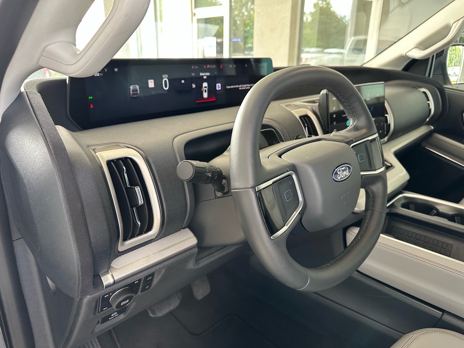 Certified 2025 Ford Expedition Active AWD/4WD image 17