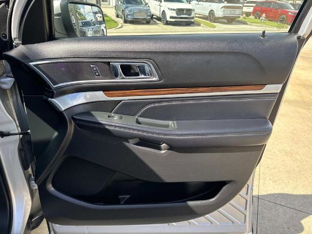 Certified 2018 Ford Explorer Limited FWD image 17