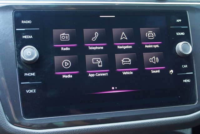 Used 2022 Volkswagen Tiguan SE R-Line AWD/4WD image 34