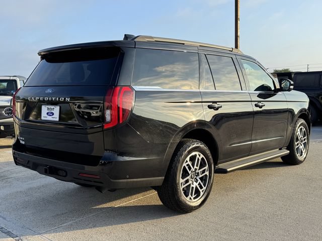 Certified 2025 Ford Expedition Active AWD/4WD image 5