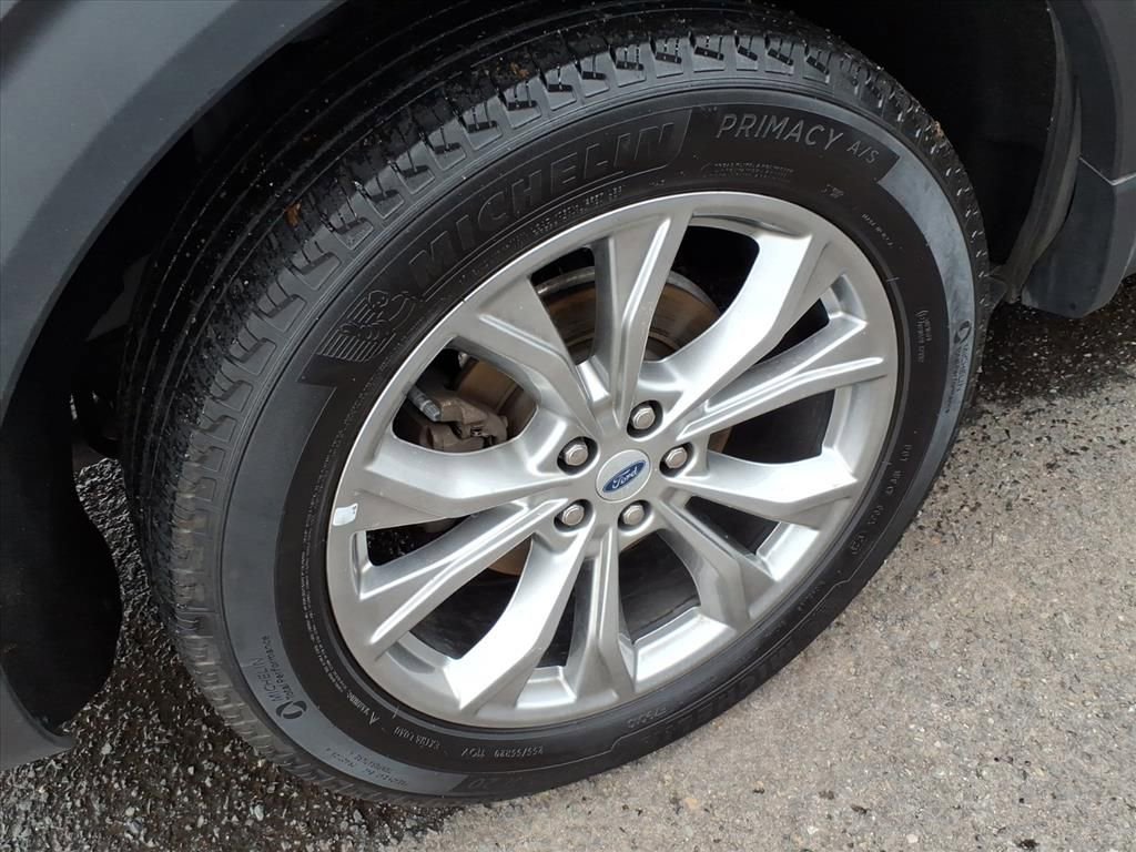 Certified 2023 Ford Explorer XLT w/ Equipment Group 202A image 7