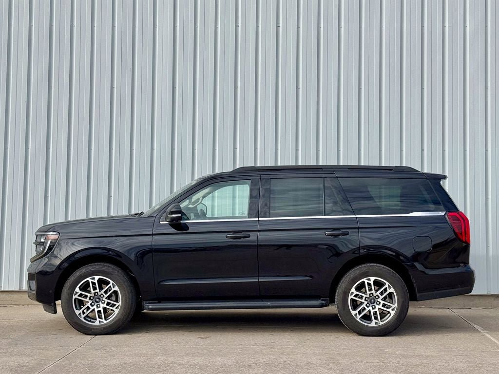 Certified 2025 Ford Expedition Active AWD/4WD image 3