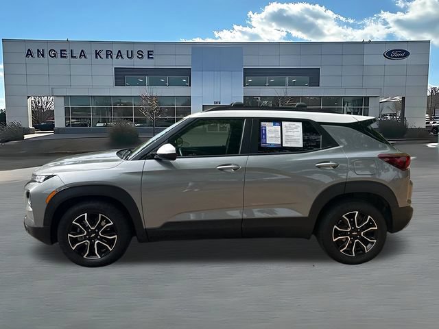 Used 2023 Chevrolet TrailBlazer ACTIV w/ Sun and Liftgate Package FWD image 4