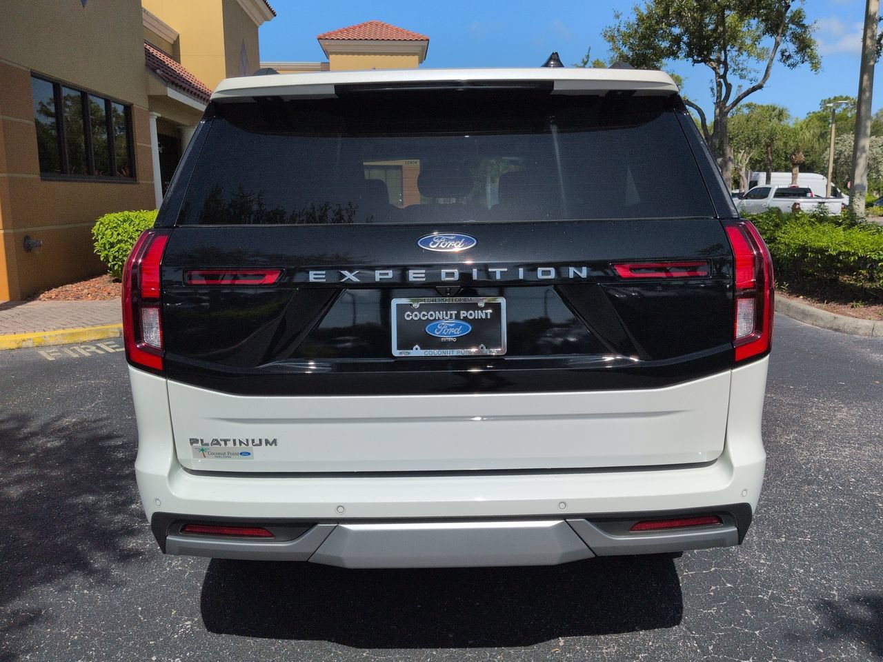 Certified 2025 Ford Expedition Platinum w/ Driver's Package AWD/4WD image 5