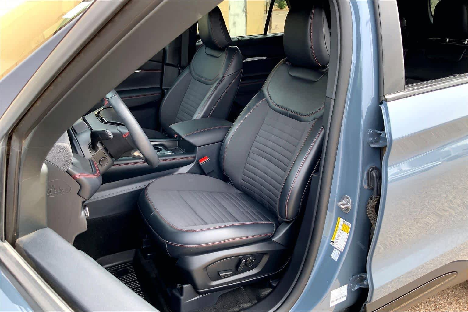 Certified 2025 Ford Explorer ST-Line w/ Premium Package RWD image 8