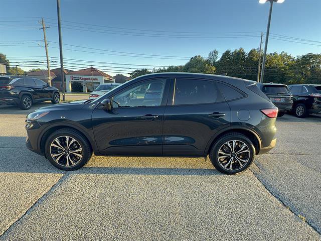 Certified 2022 Ford Escape SE w/ SE Sport Appearance Package AWD/4WD image 2