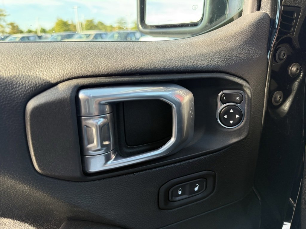 Used 2021 Jeep Wrangler Unlimited Rubicon w/ Cold Weather Group image 13