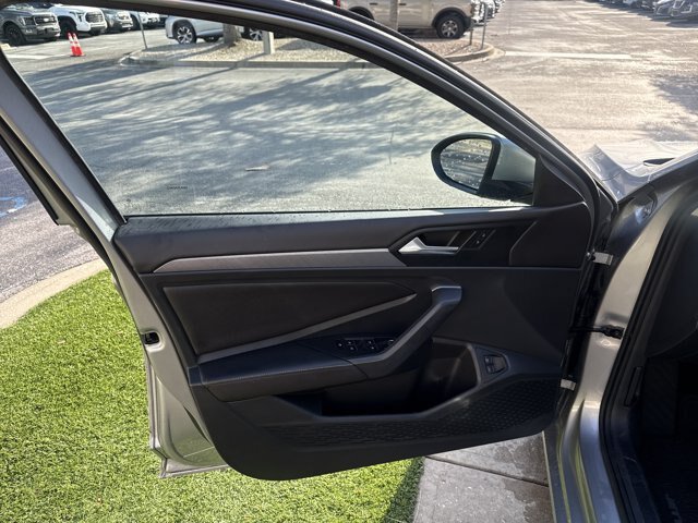 Used 2023 Volkswagen Jetta SE w/ Panoramic Sunroof Package FWD image 11