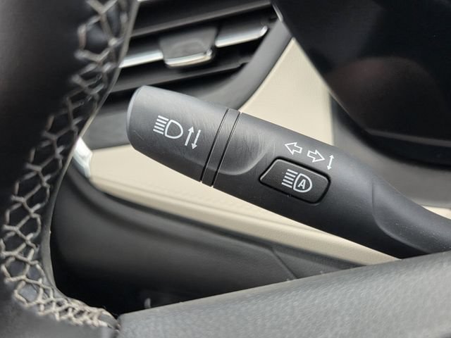 Used 2025 Buick Encore GX Avenir w/ Avenir Technology Package FWD image 33