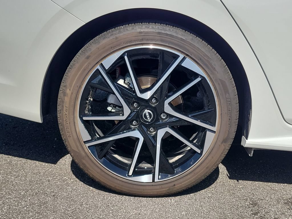Used 2025 Nissan Sentra SR FWD image 5