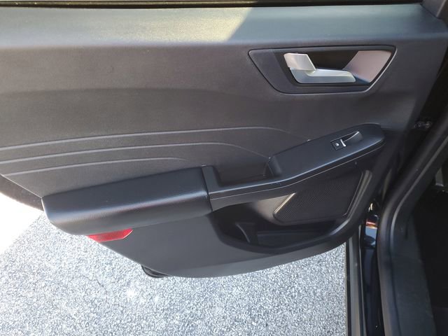 Certified 2022 Ford Escape Titanium w/ Class II Trailer Tow Package image 15