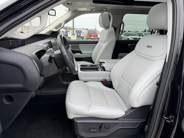 Certified 2025 Ford Expedition Platinum w/ Driver's Package AWD/4WD image 12