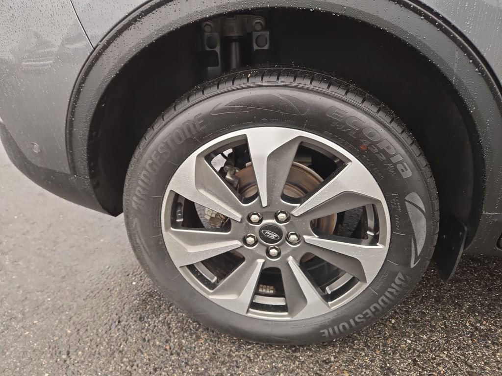Certified 2023 Ford Escape Platinum w/ Premium Technology Package AWD/4WD image 2