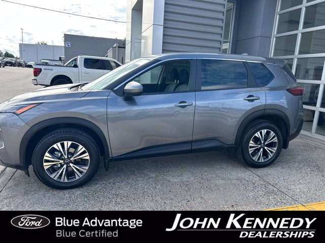 Used 2023 Nissan Rogue SV FWD image 2