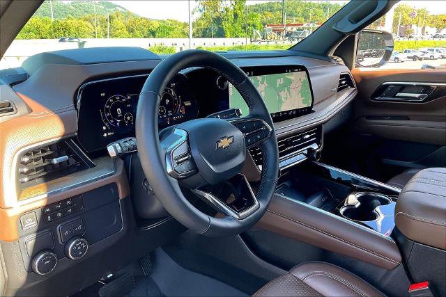 Used 2025 Chevrolet Suburban High Country RWD image 14