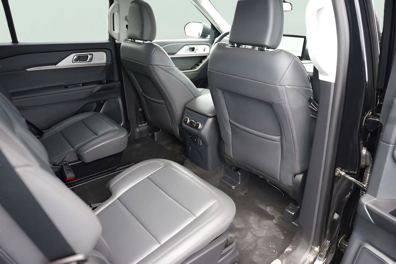 Certified 2026 Ford Explorer Active RWD image 16