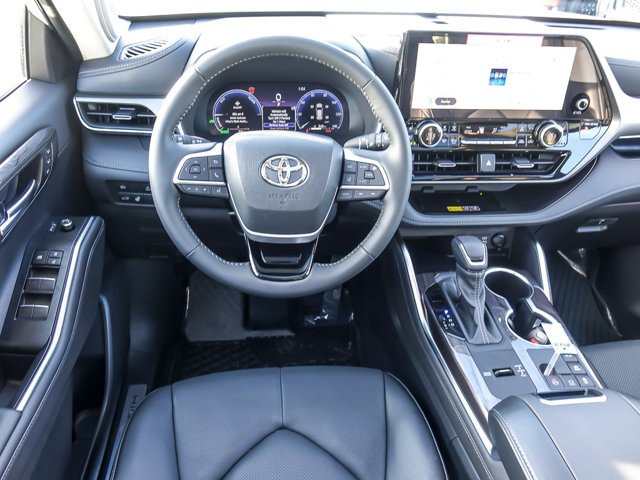 Used 2026 Toyota Highlander Limited AWD/4WD image 16