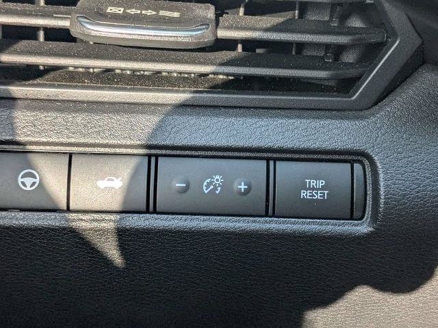 Used 2024 Nissan Altima 2.0 SR FWD image 27