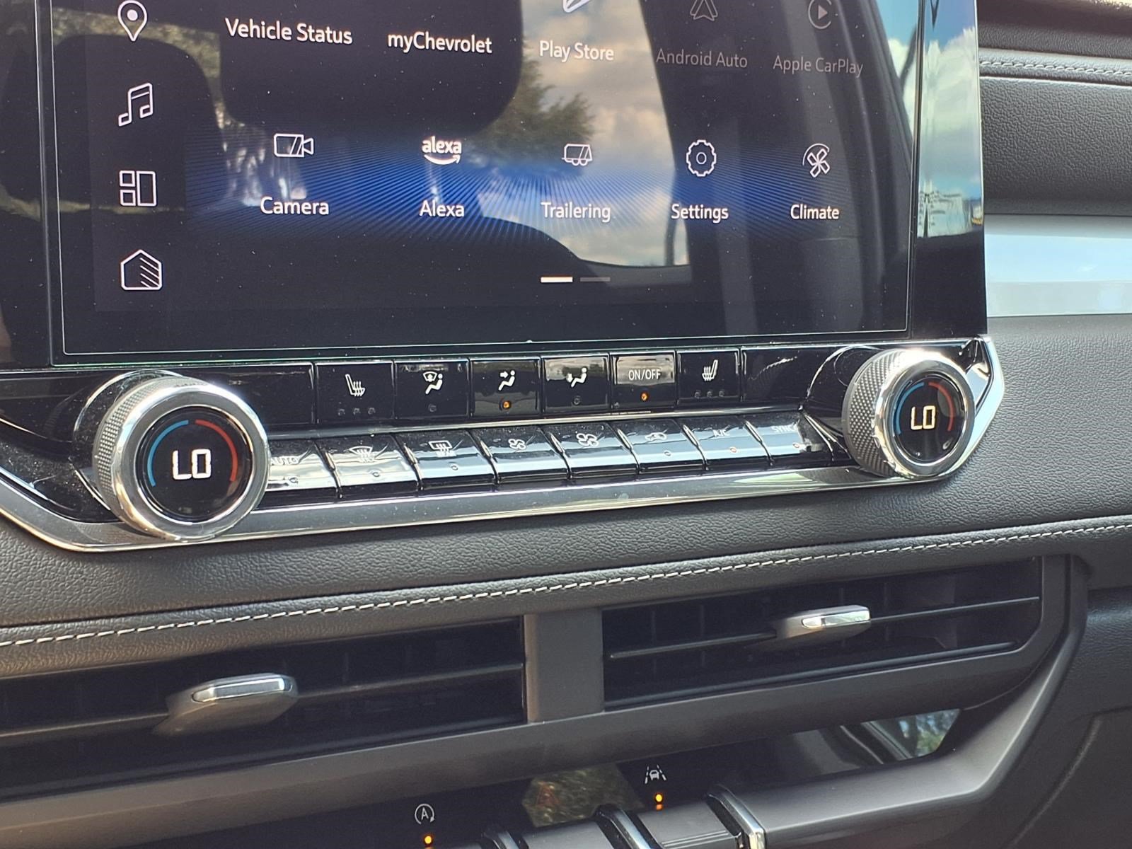 Used 2025 Chevrolet Colorado LT RWD image 18