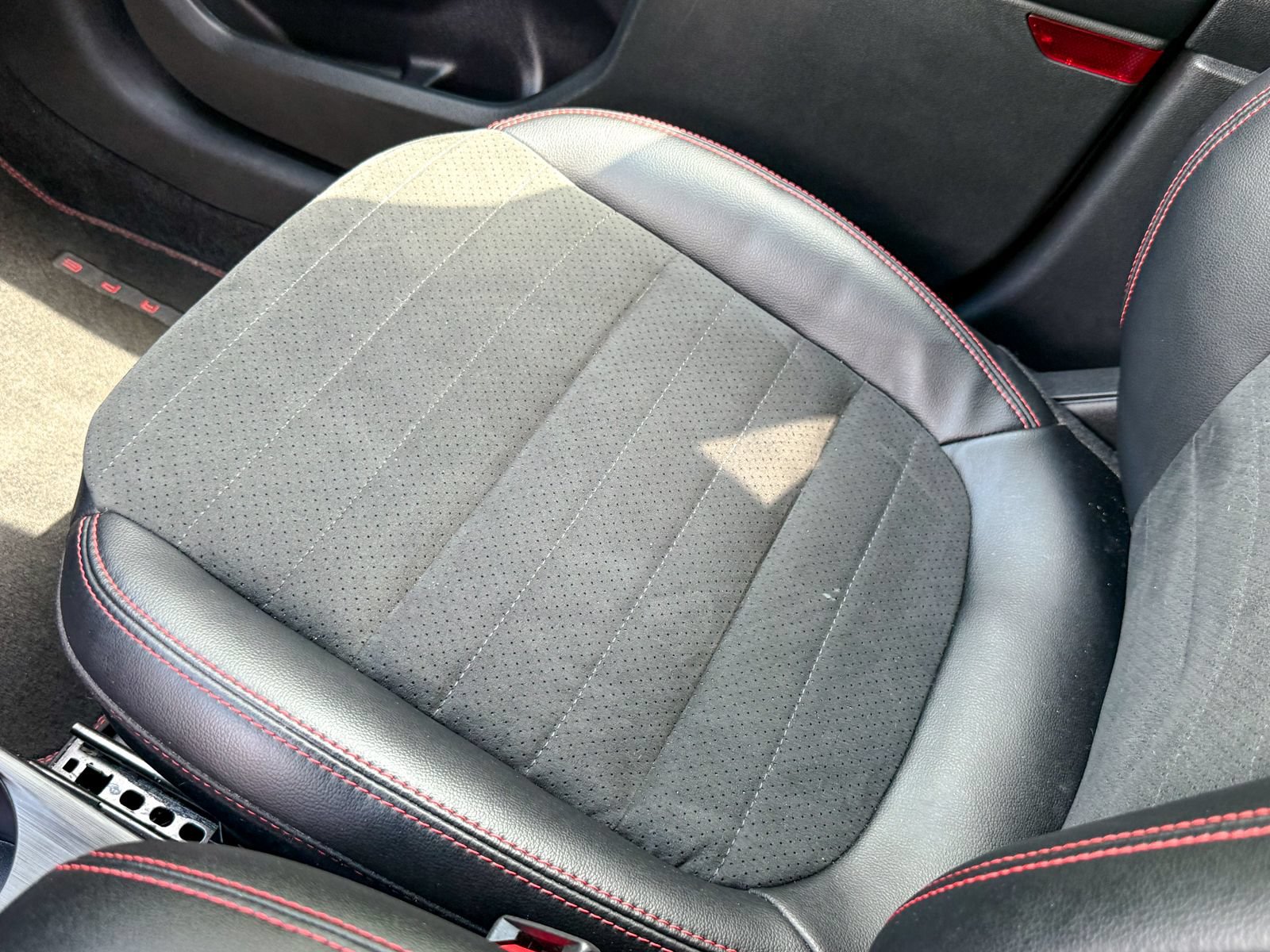 Certified 2022 Ford Escape SEL w/ SEL Stealth AWD Package image 37