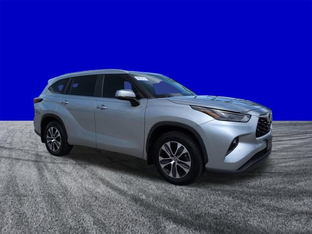 Used 2024 Toyota Highlander XLE AWD/4WD image 2
