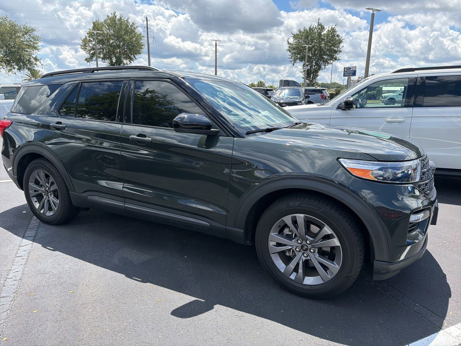 Certified 2022 Ford Explorer XLT w/ Equipment Group 202A RWD image 1