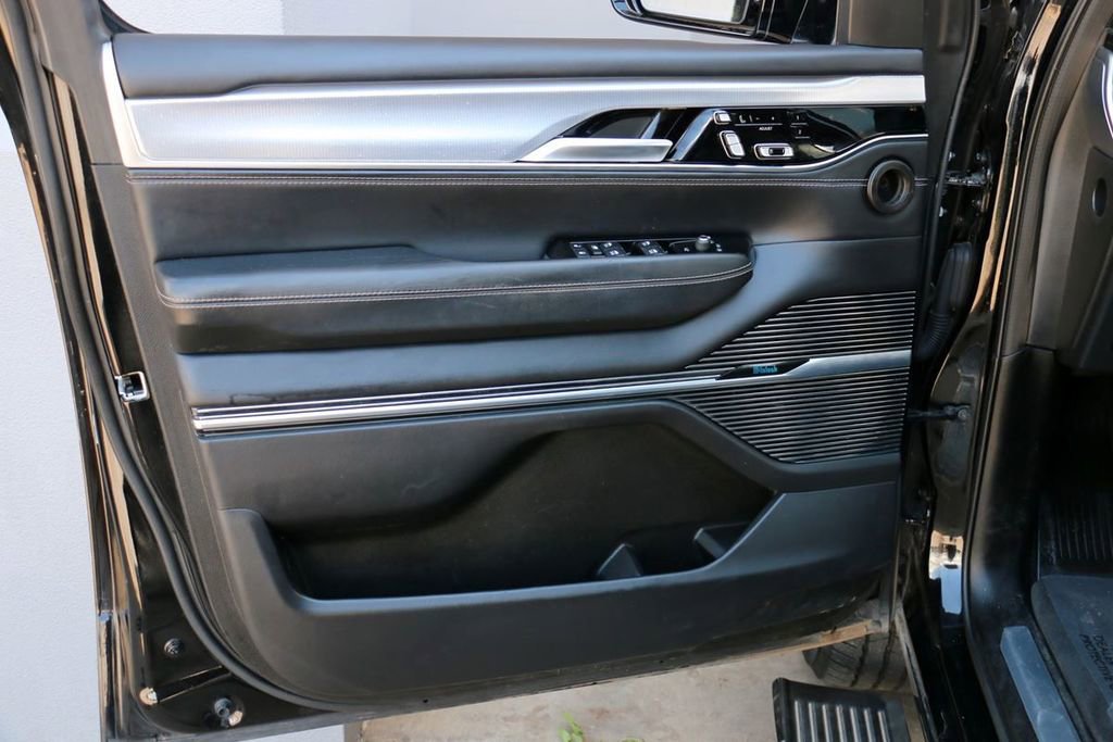 Used 2022 Jeep Grand Wagoneer Series II AWD/4WD image 14