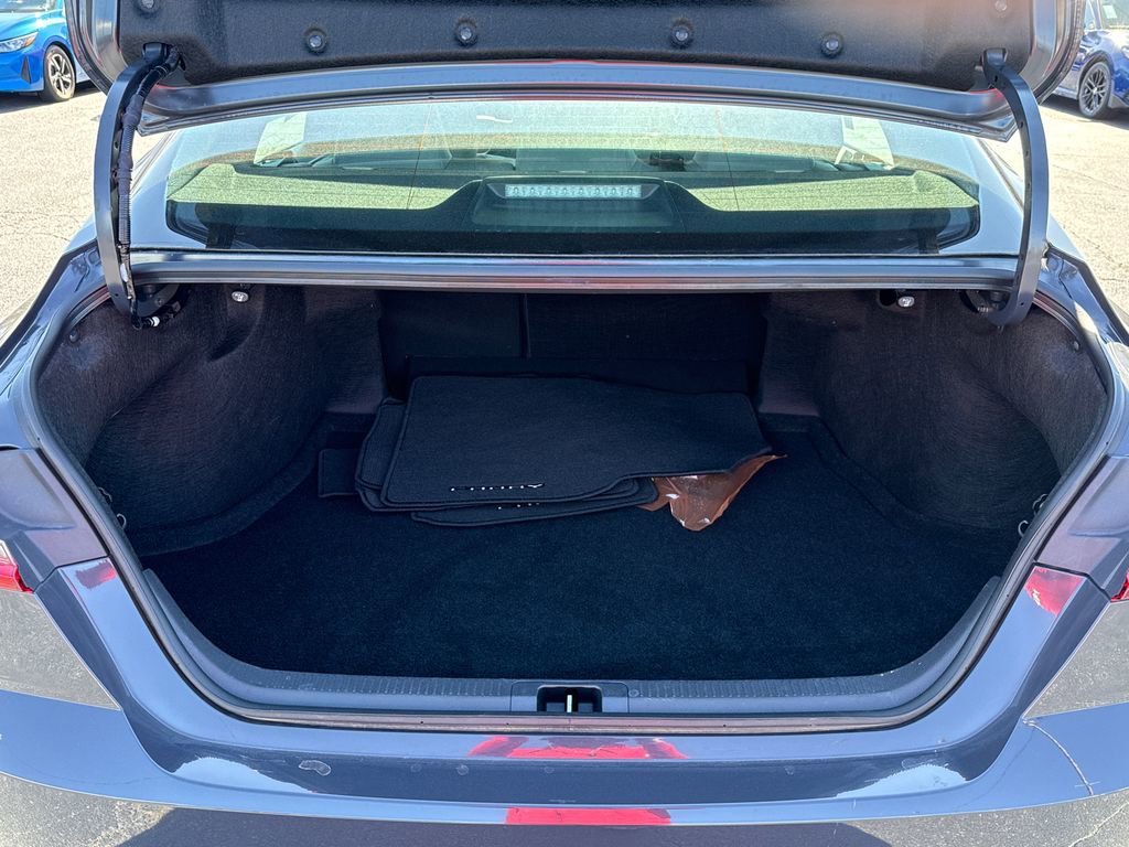 Used 2025 Toyota Camry SE image 18