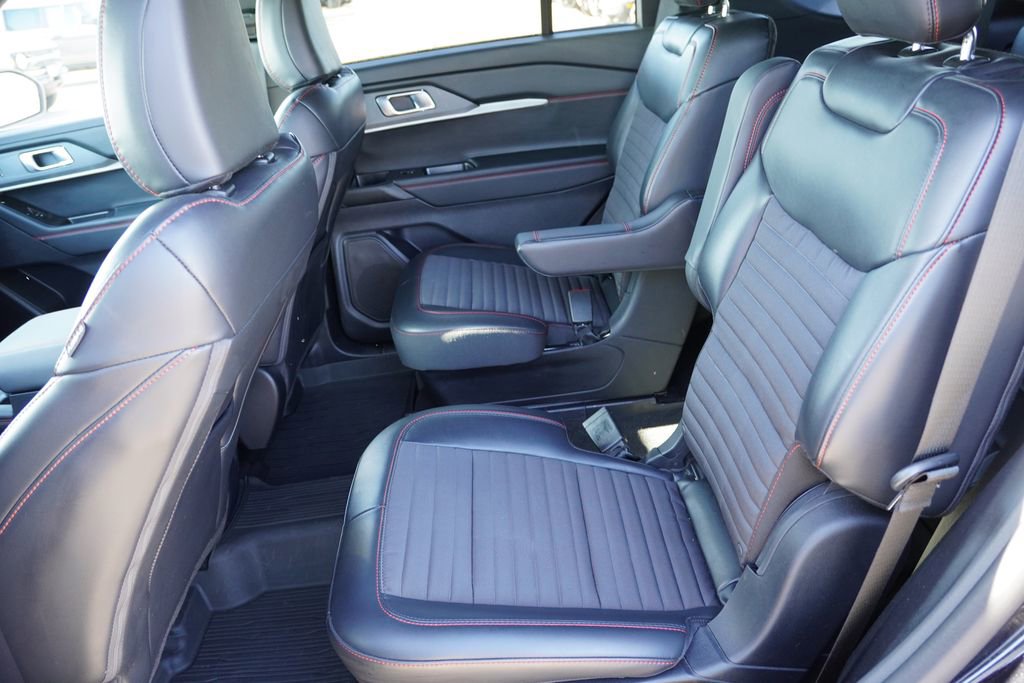 Certified 2025 Ford Explorer ST-Line AWD/4WD image 17