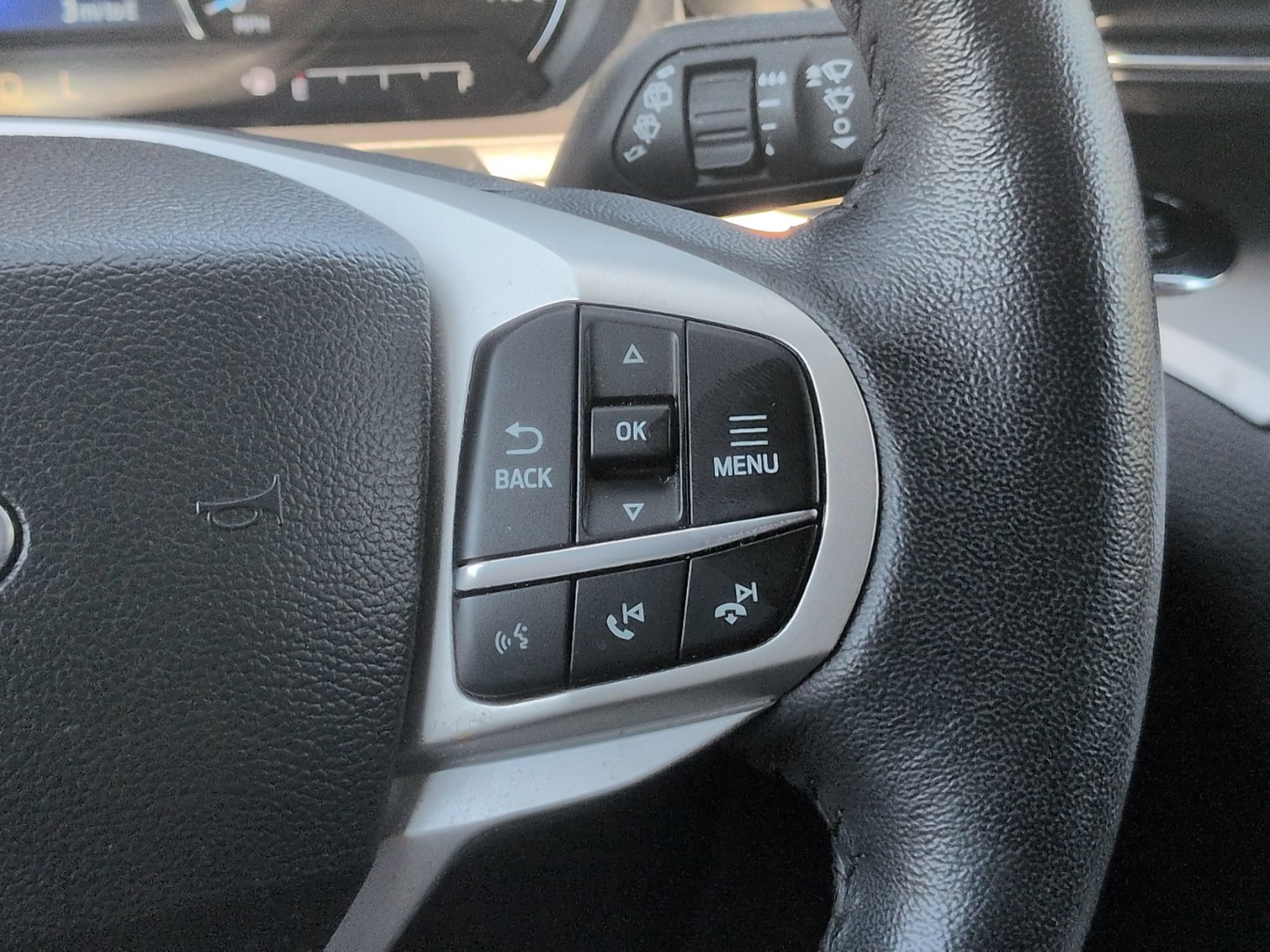 Certified 2023 Ford Explorer XLT w/ Equipment Group 202A RWD image 19