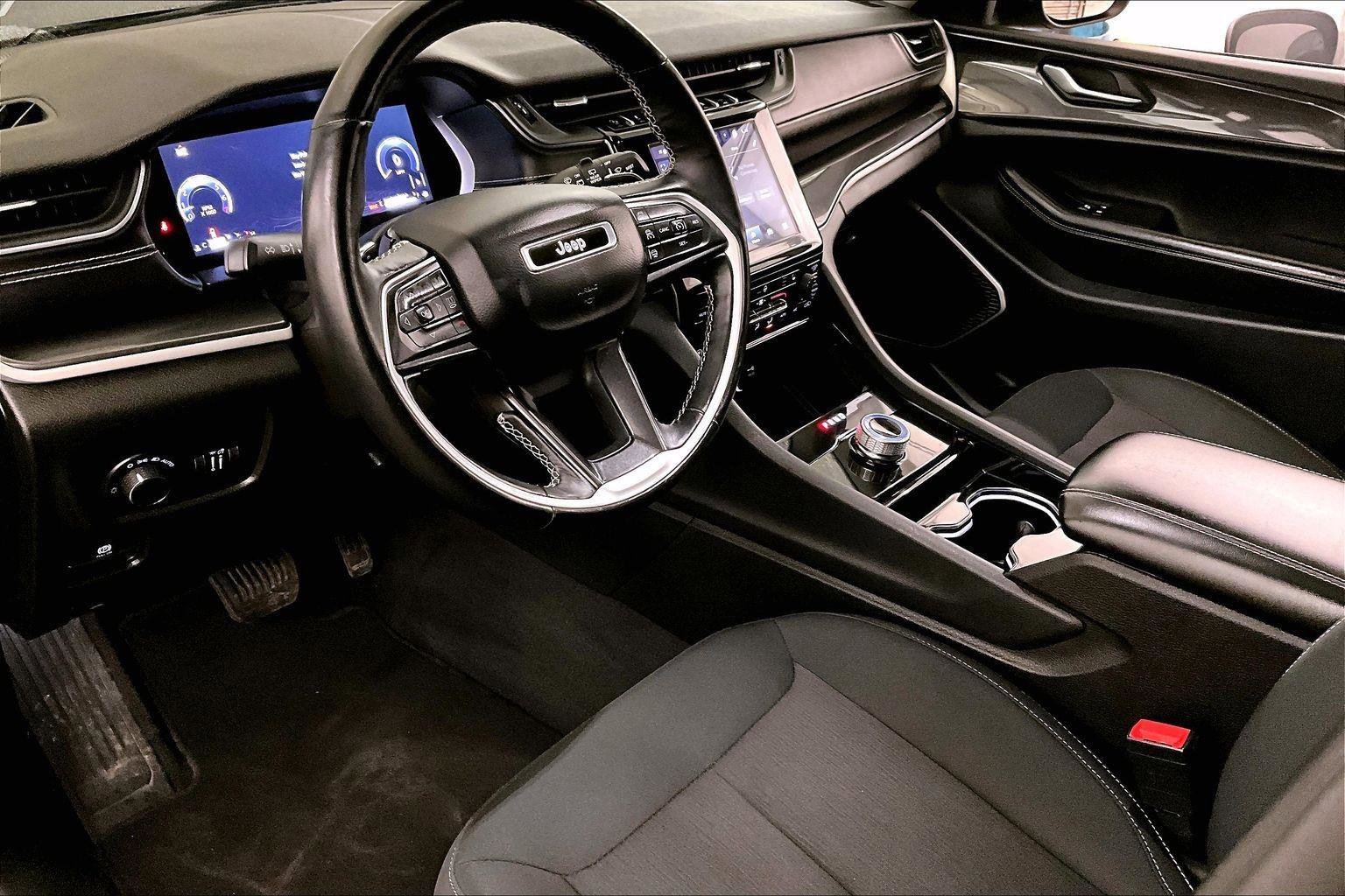 Used 2021 Jeep Grand Cherokee L Laredo w/ Luxury Tech Group I image 12