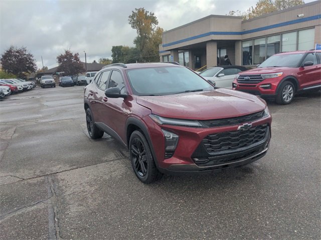 Used 2024 Chevrolet Trax ACTIV w/ Driver Confidence Package image 2