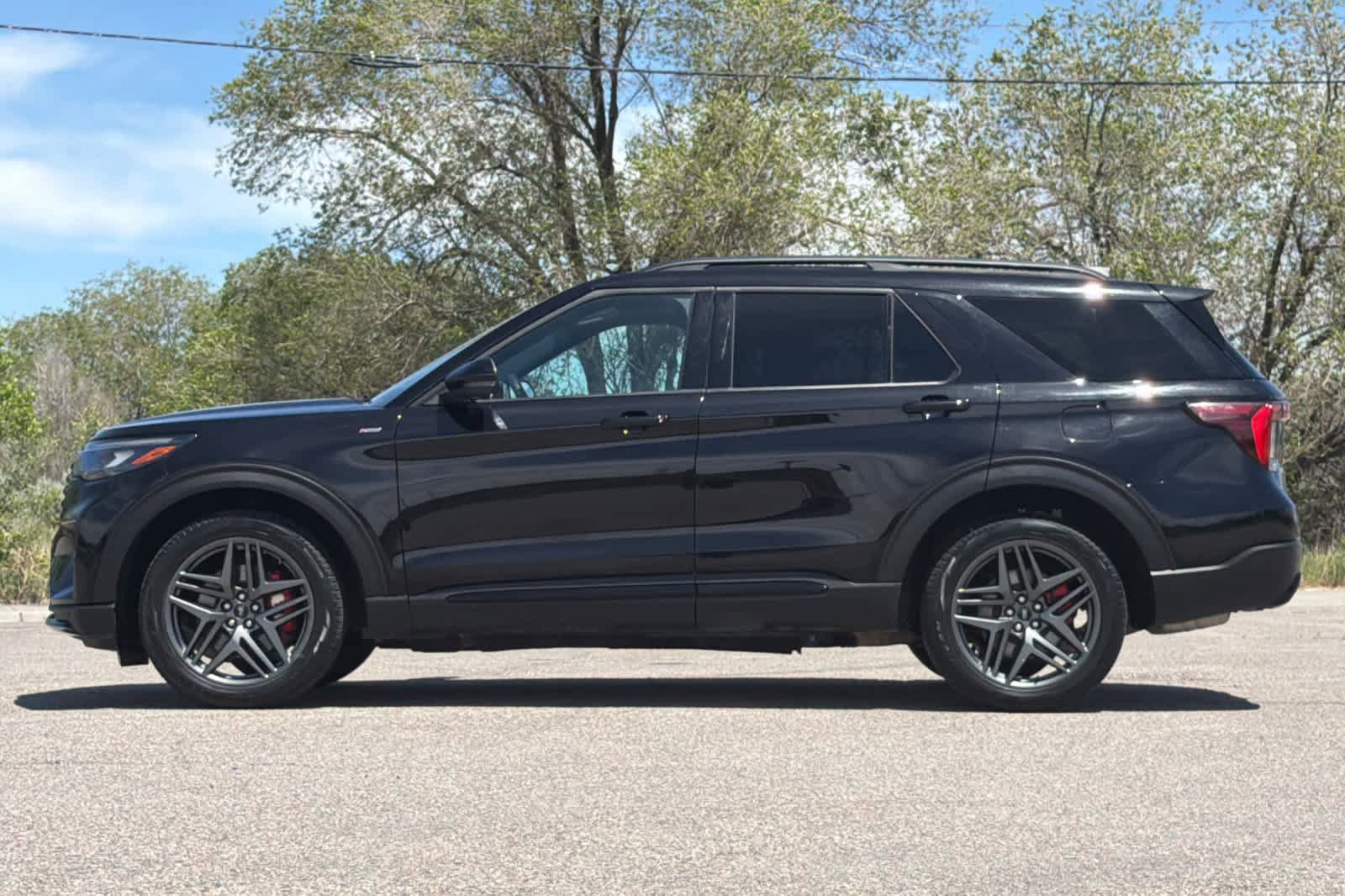 Certified 2025 Ford Explorer ST-Line w/ ST-Line Street Pack AWD/4WD image 5