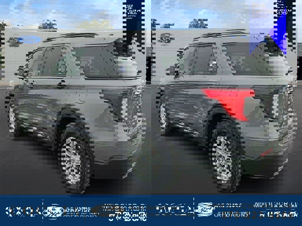 Certified 2022 Ford Explorer XLT w/ Equipment Group 202A image 3