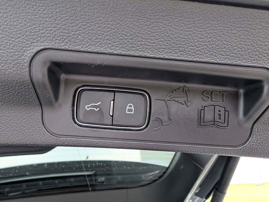 Certified 2022 Ford Explorer ST-Line RWD image 28