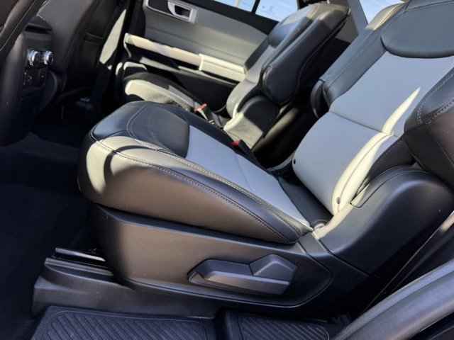 Certified 2022 Ford Explorer XLT w/ Equipment Group 202A image 15